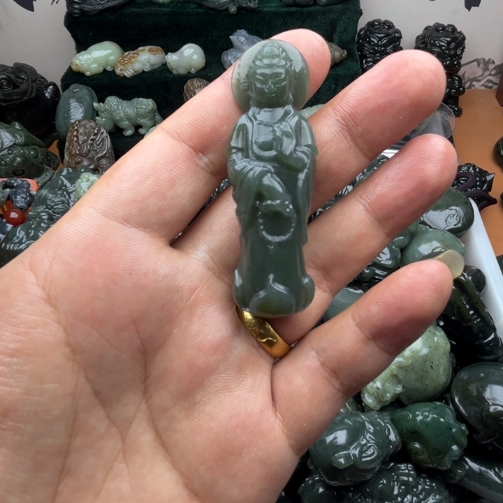 和田玉未镶嵌把件