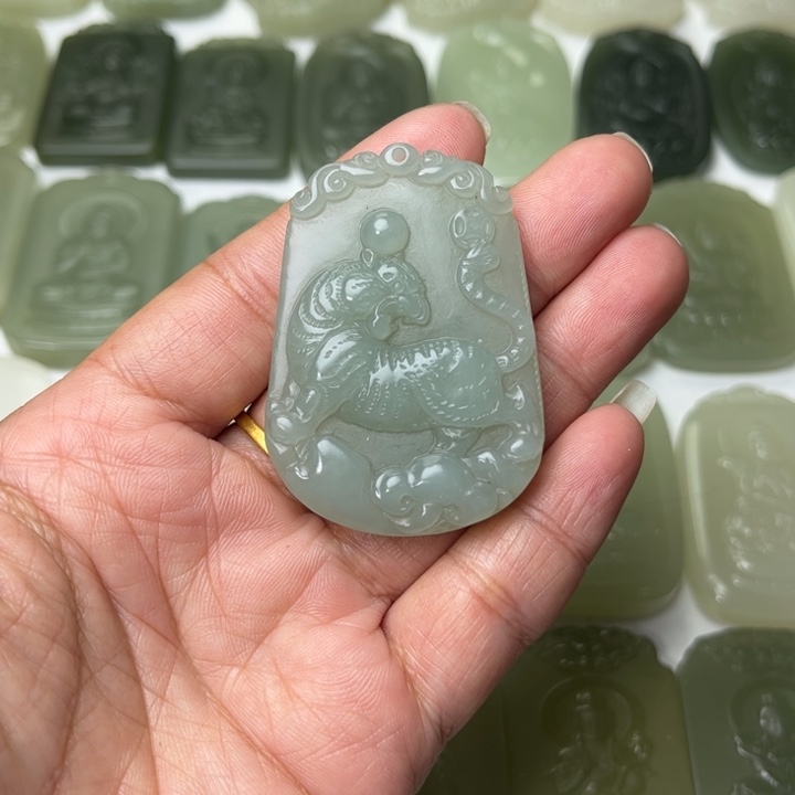 和田玉颈饰未镶嵌姐*拽