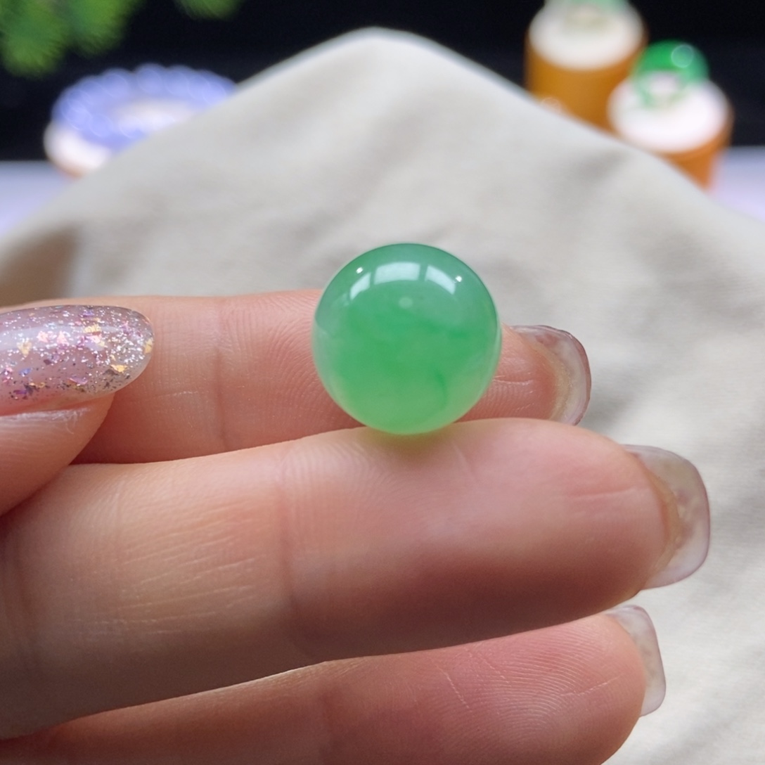 翡翠颈饰未镶嵌冰阳绿圆珠13.1mm