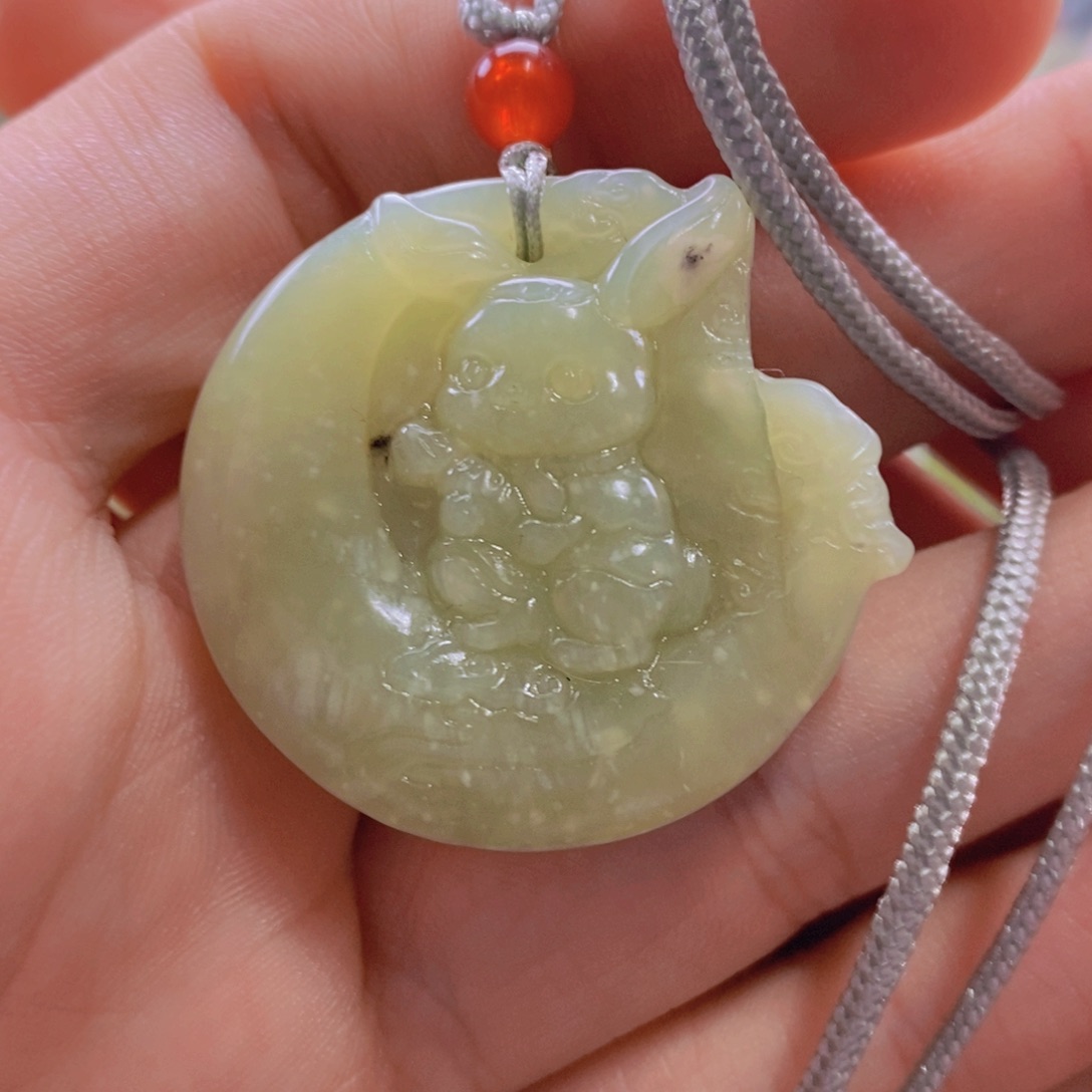 蛇纹石玉吊坠未镶嵌