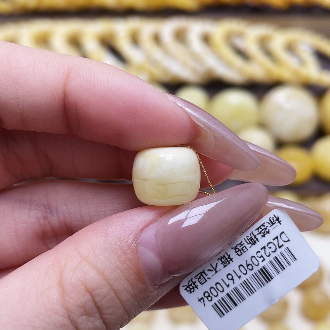 C***️琥珀未镶嵌裸石12.3*10.3mm老型皮色