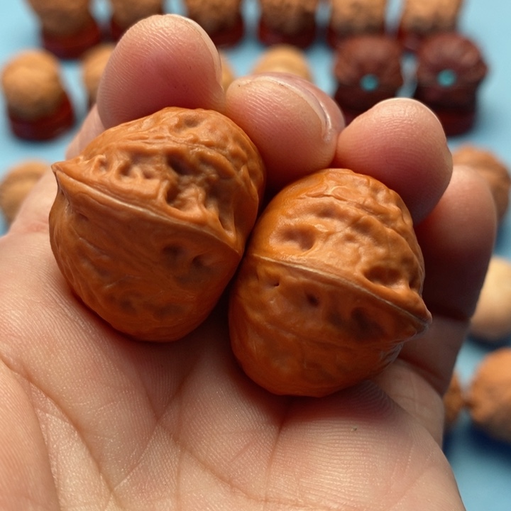 文玩核桃把件精品文玩小手捻瓷娃元