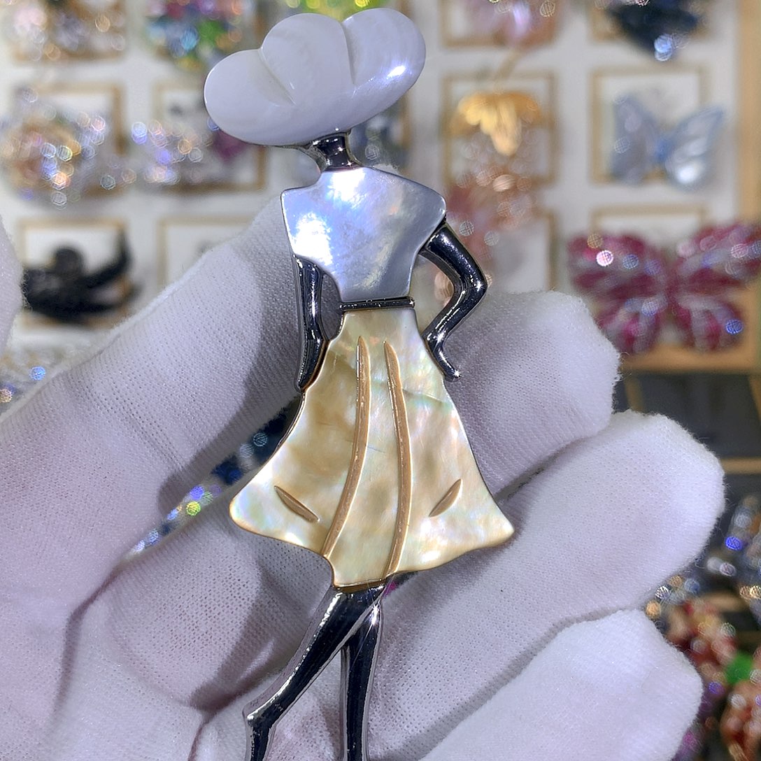 合成立方氧化锆铜胸针