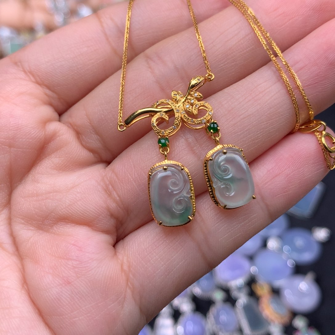 套链18K金镶嵌翡翠如意锁骨链