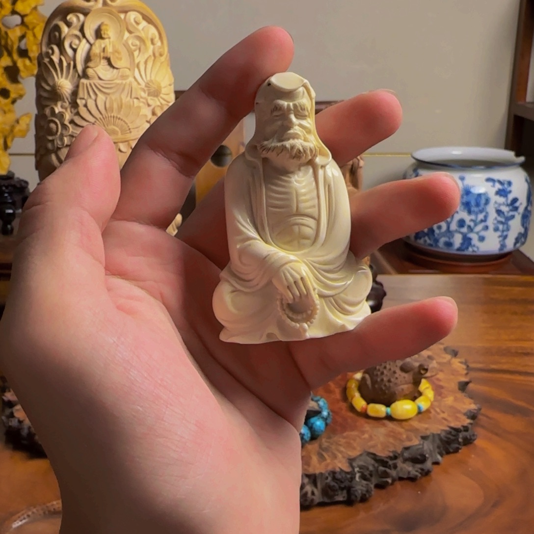 柏木（崖柏）尚秋雕刻mm达摩