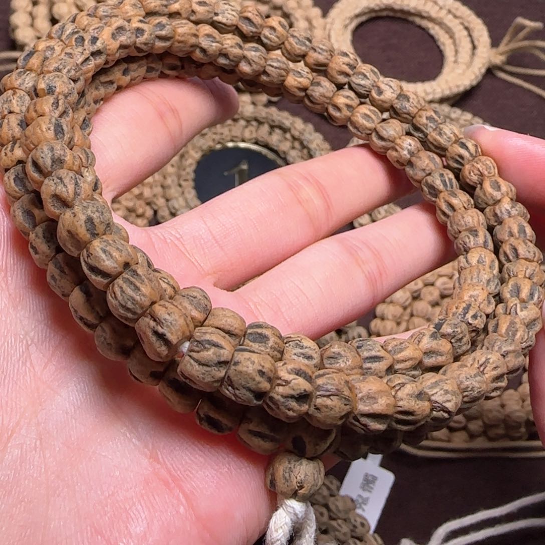 柏香籽/百香籽手串招**?