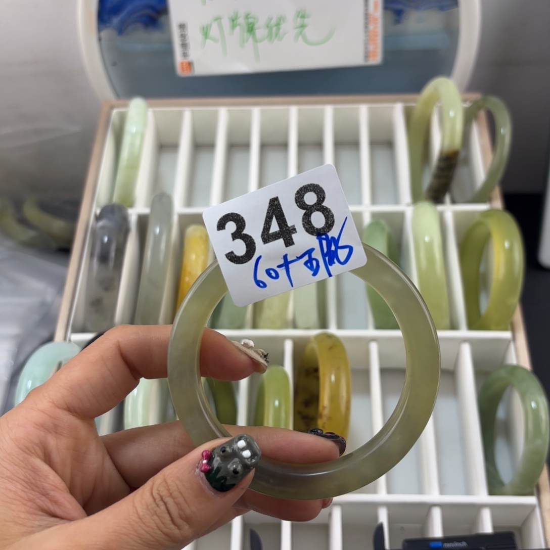 知***梦蛇纹石玉未镶嵌手镯