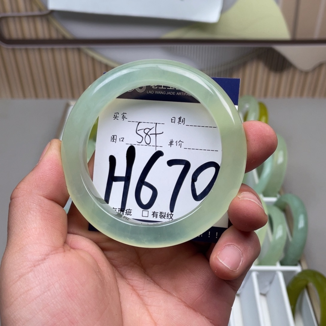 岫玉手镯手镯未镶嵌