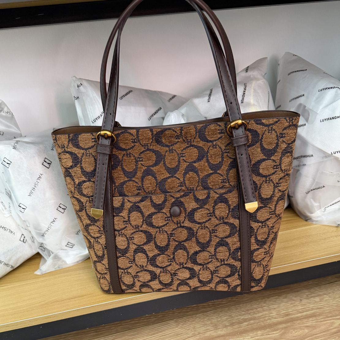 精致感气质百搭新款中号麂皮棕菜篮子女包轻奢时尚高品