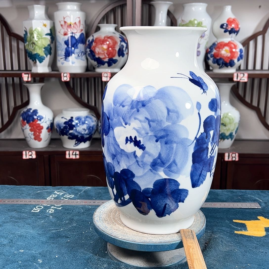 摆件景德镇陶瓷大冬青牡