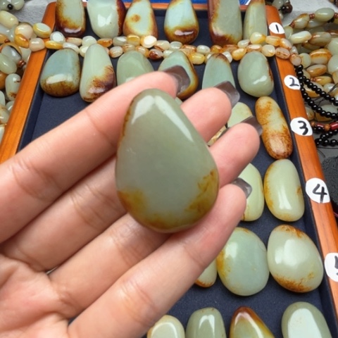 和田玉颈饰未镶嵌老*头