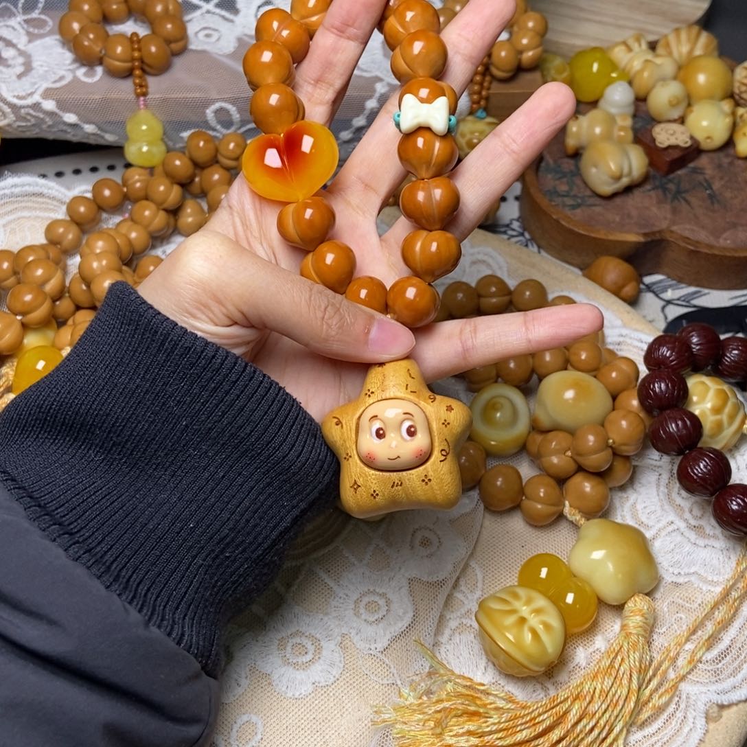 吊坠猴头核桃屁桃玻璃底卡15