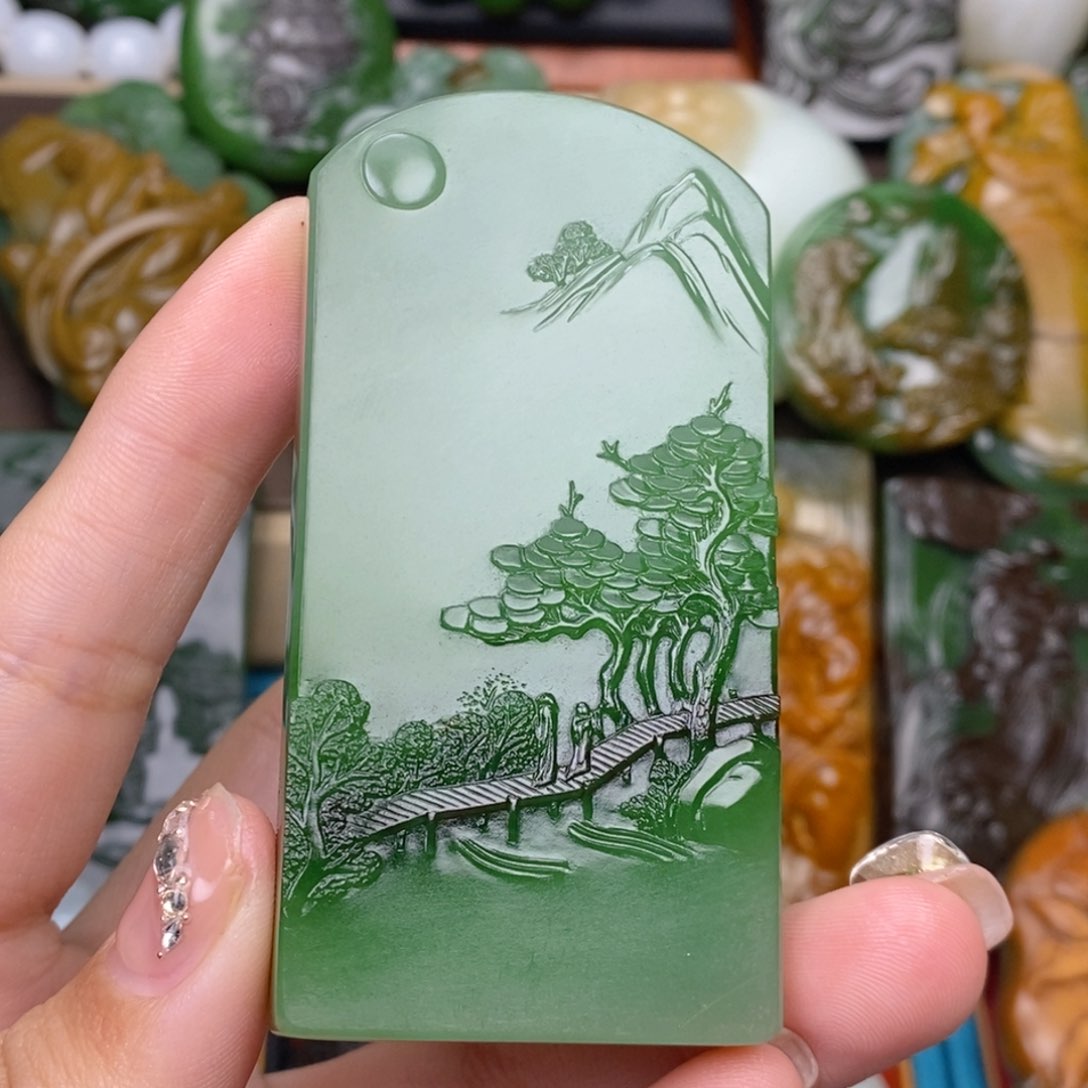 和田玉颈饰未镶嵌果*