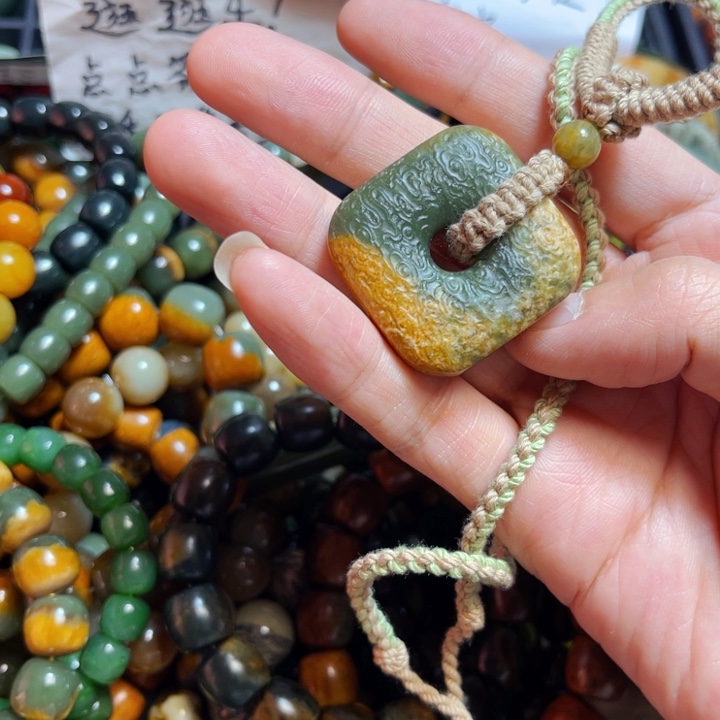 岫岩河磨玉（透闪石质玉）手链未镶嵌