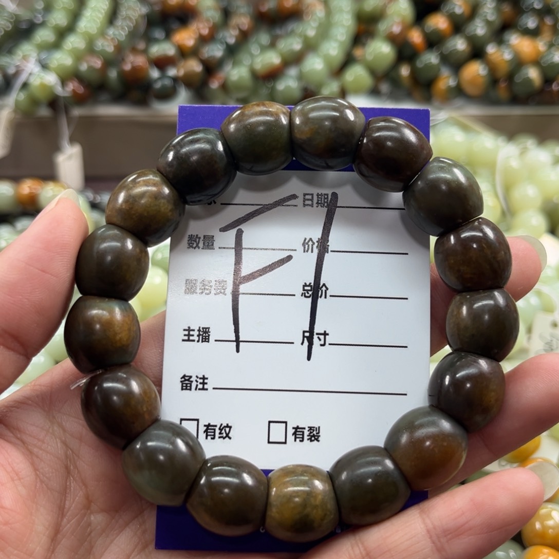 未镶嵌手链透闪石质玉微瑕