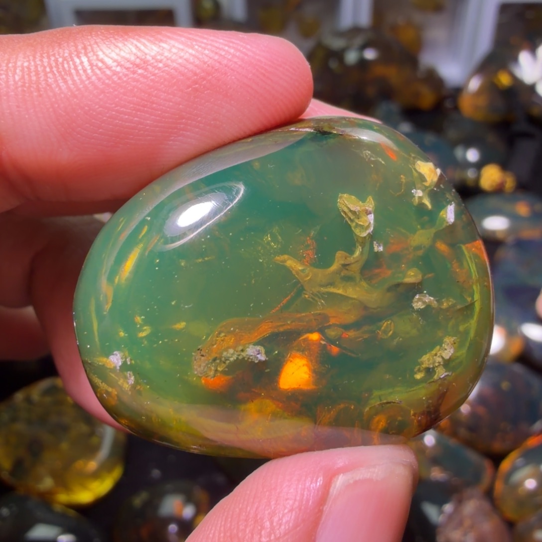 风***至琥珀未镶嵌裸石《开珠子》