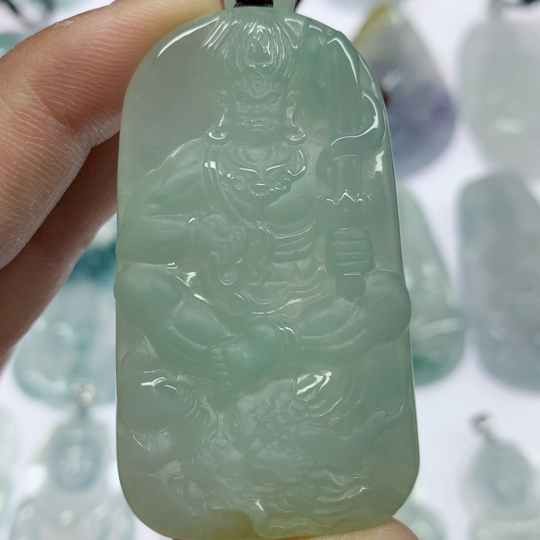 翡翠颈饰未镶嵌不动明王