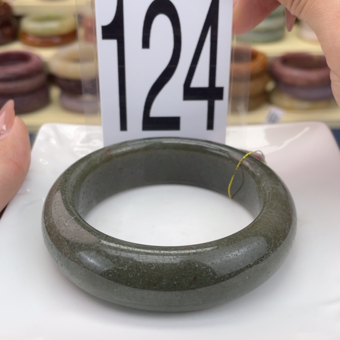 【闪购商品】石英质玉手镯未镶嵌