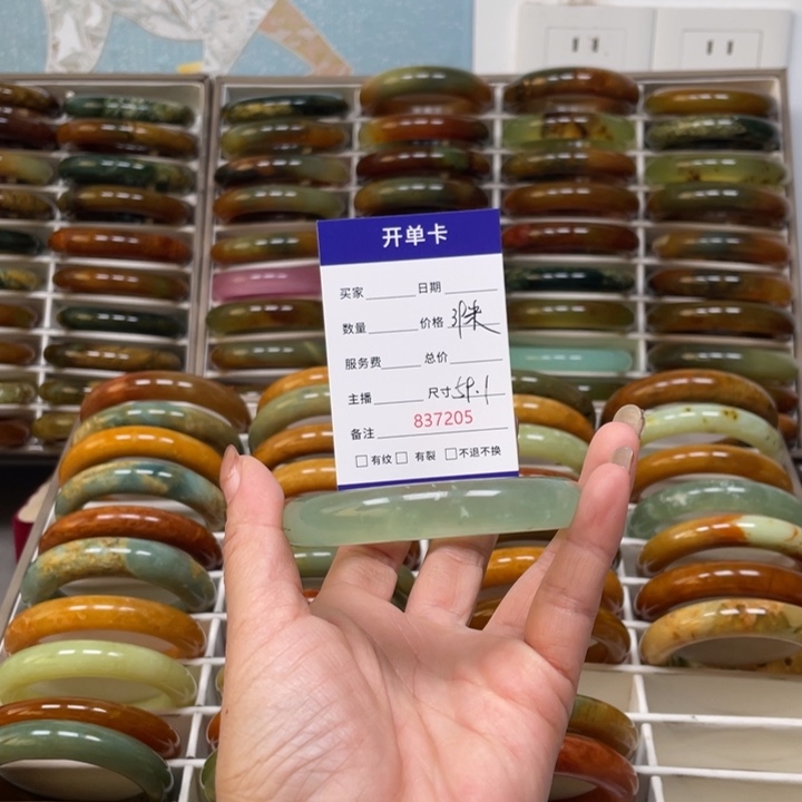宝***儿蛇纹石玉未镶嵌手镯