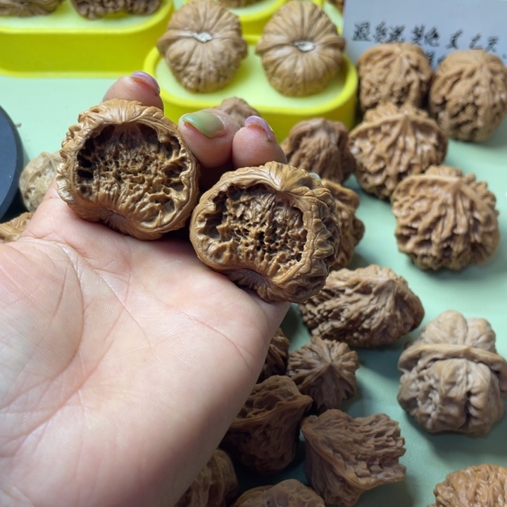 手把件雕刻核桃蛇