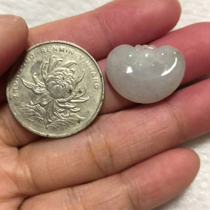 天然缅甸翡翠A货。爱心如意。