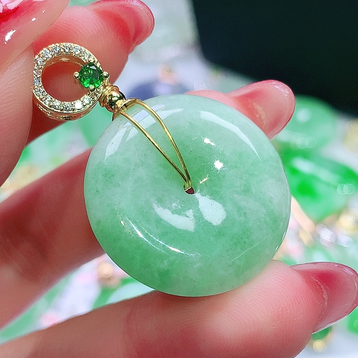 翡翠未镶嵌颈饰翡翠多样性发其一