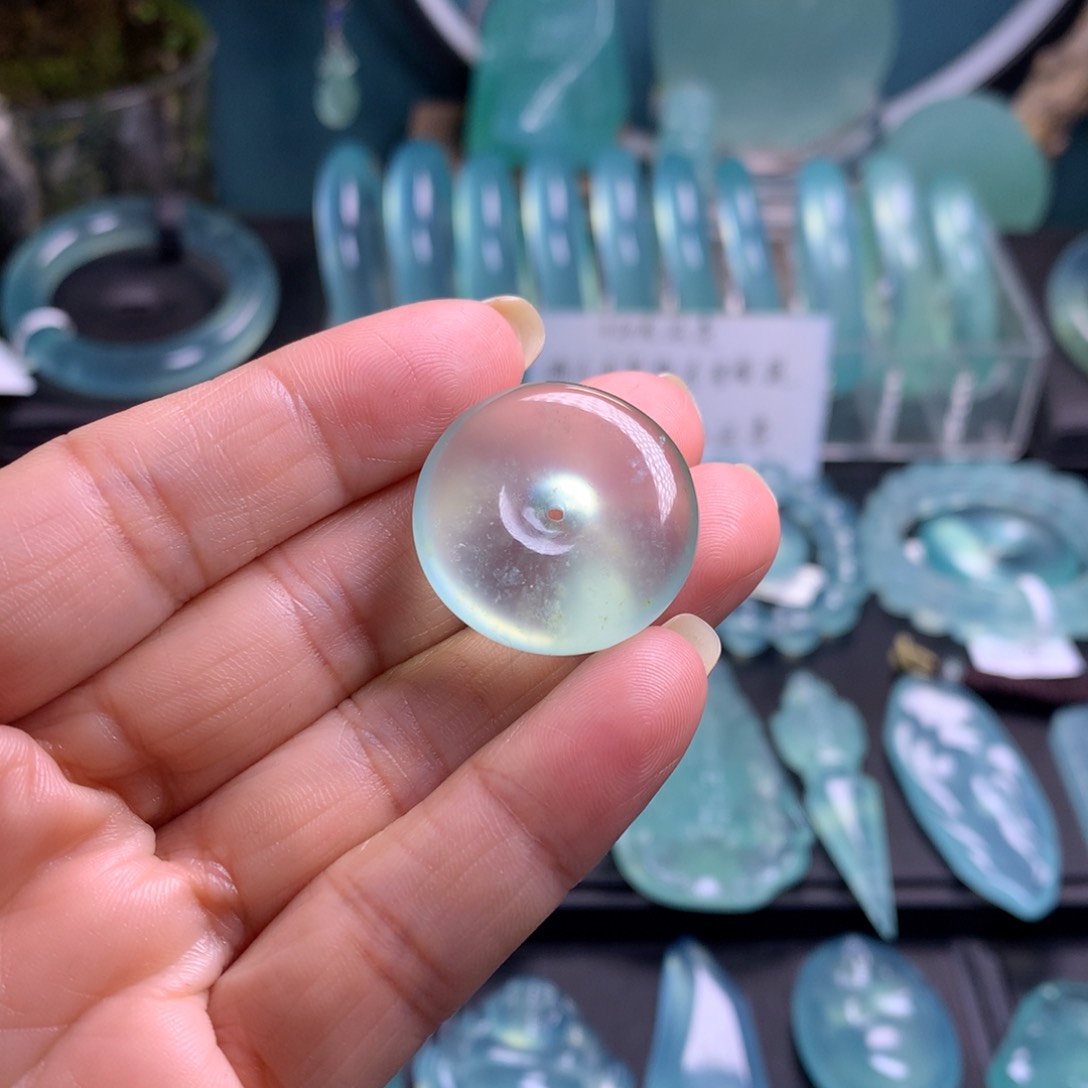 未镶嵌蛇纹石玉吊坠