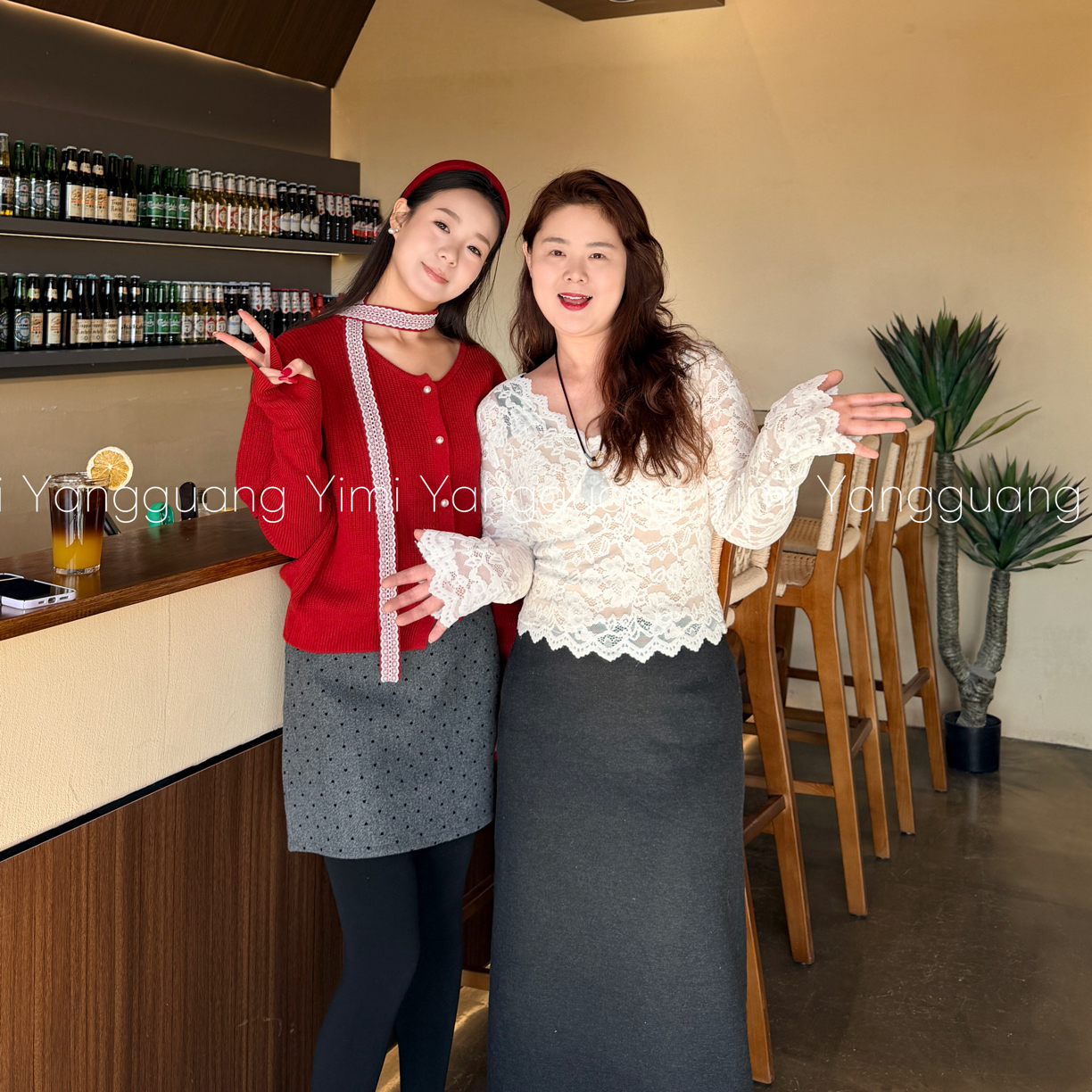 『衣米阳光』老板娘自留款法式V领蕾丝打底衫冬季修身显瘦内搭上衣