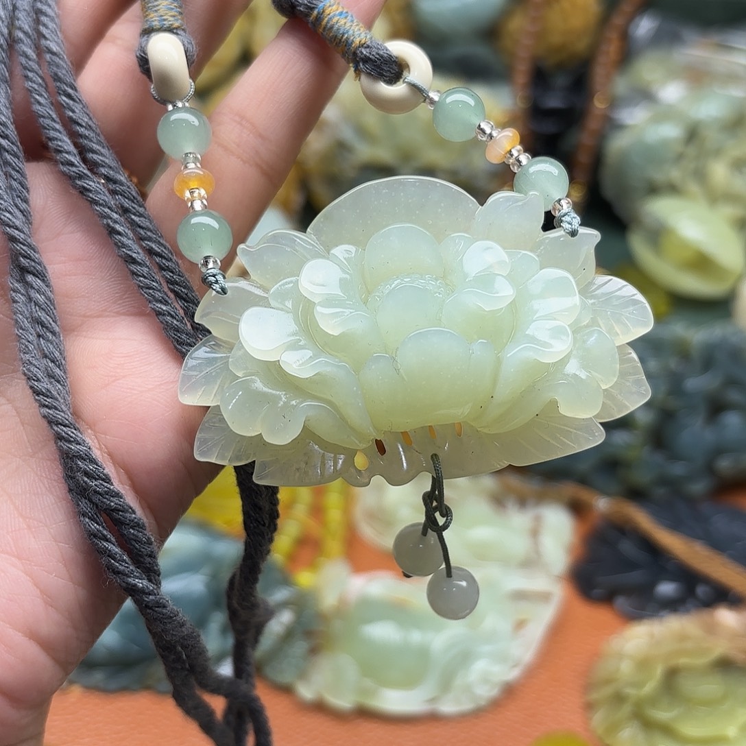 蛇纹石玉未镶嵌吊坠