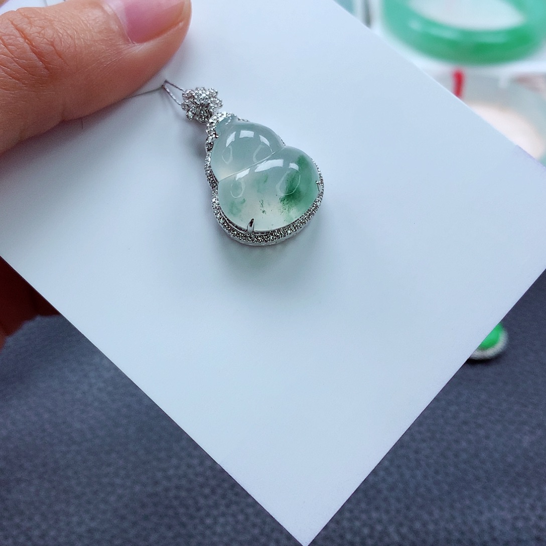 翡翠颈饰18K金镶嵌葫芦