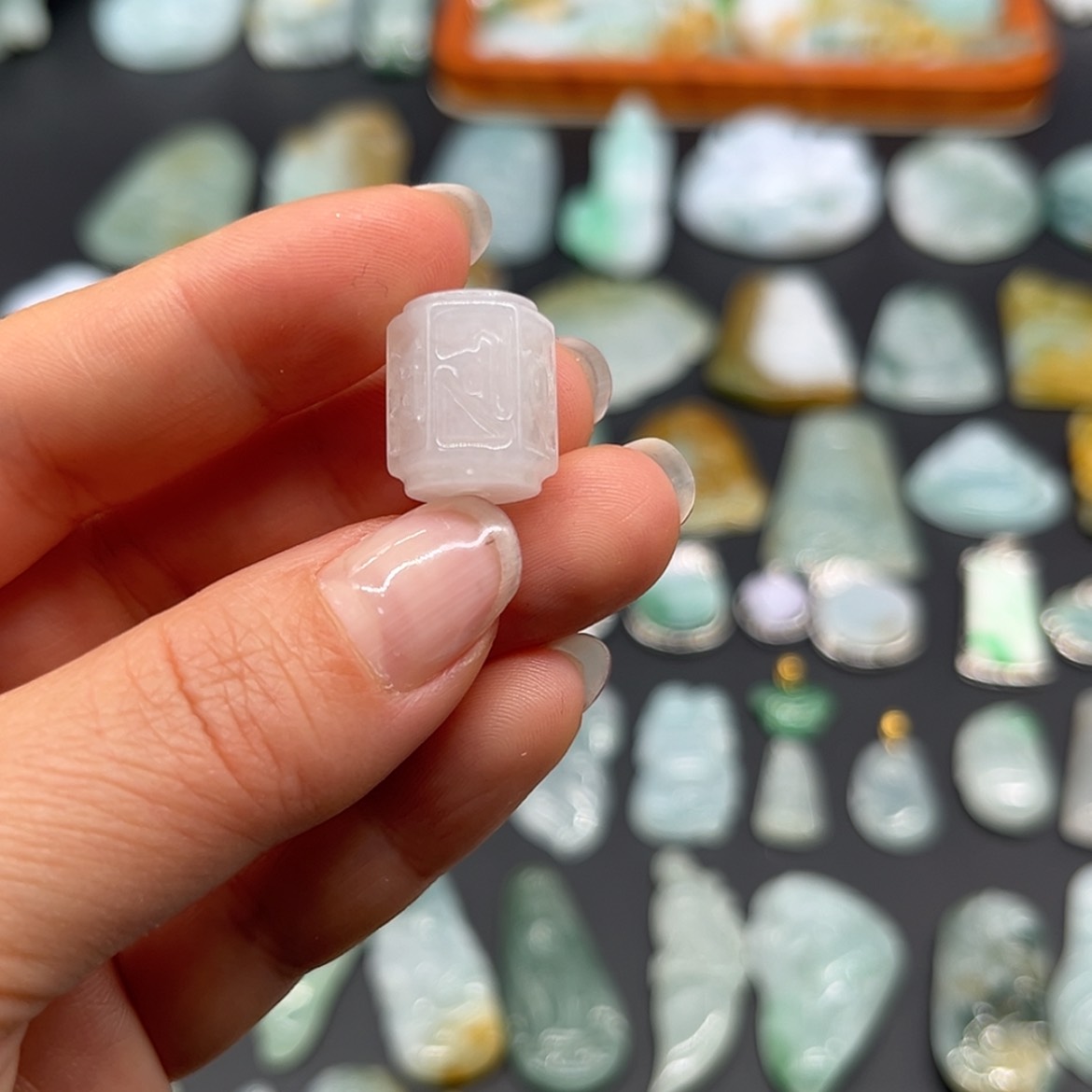 【闪购商品】翡翠颈饰未镶嵌桶珠