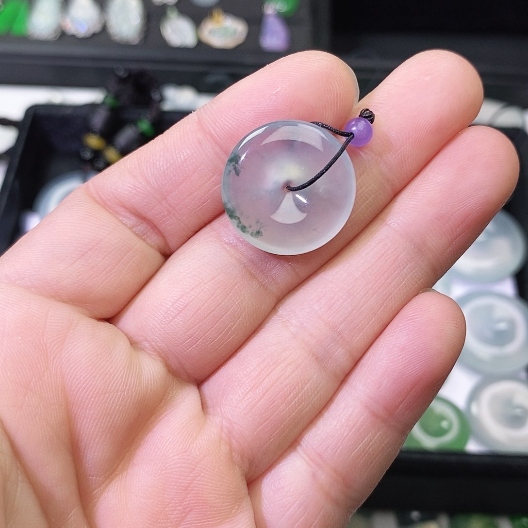 翡翠颈饰未镶嵌平安扣