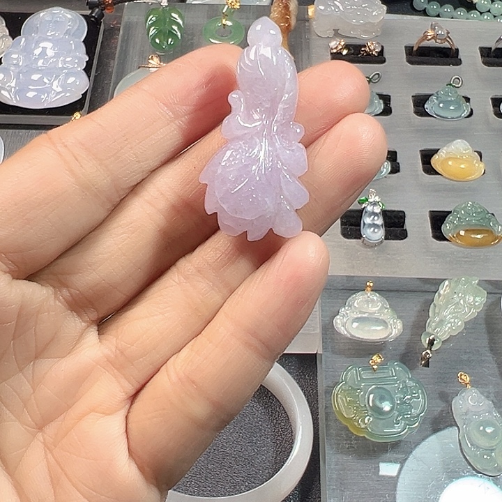 翡翠未镶嵌颈饰紫白菜