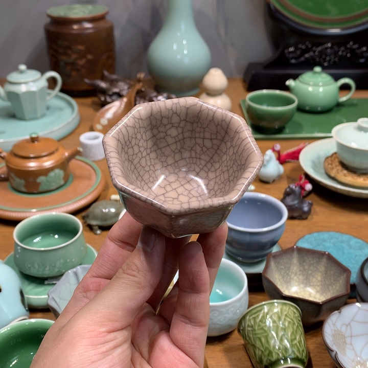 龙泉青瓷哥窑龙纹八方