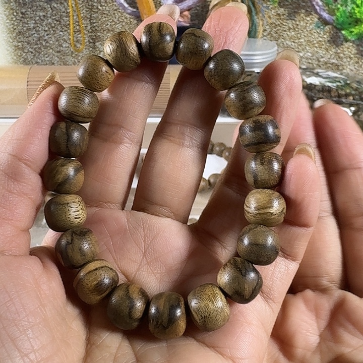 又***平沉香手串纹莱老料