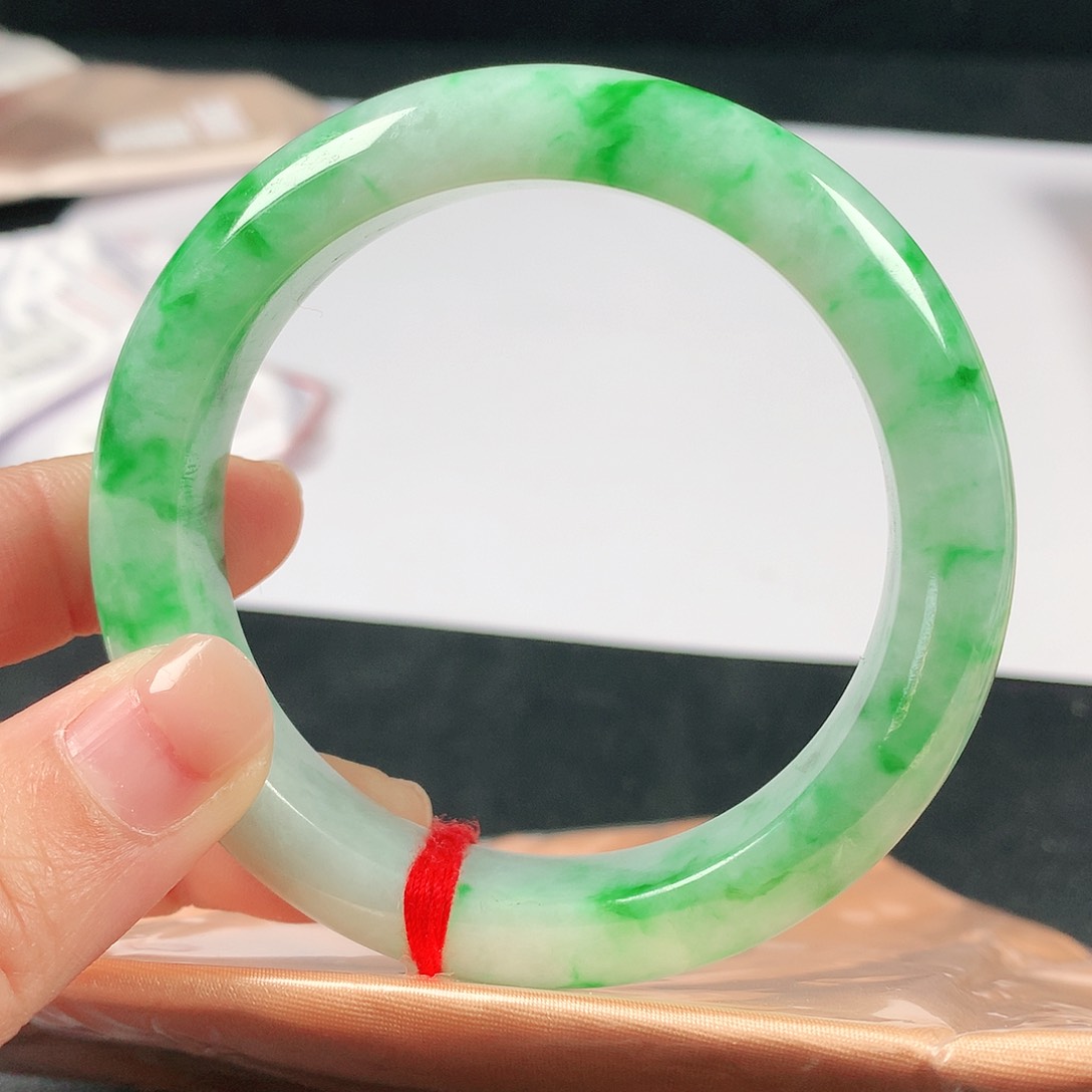 翡翠手镯未镶嵌56圈2077