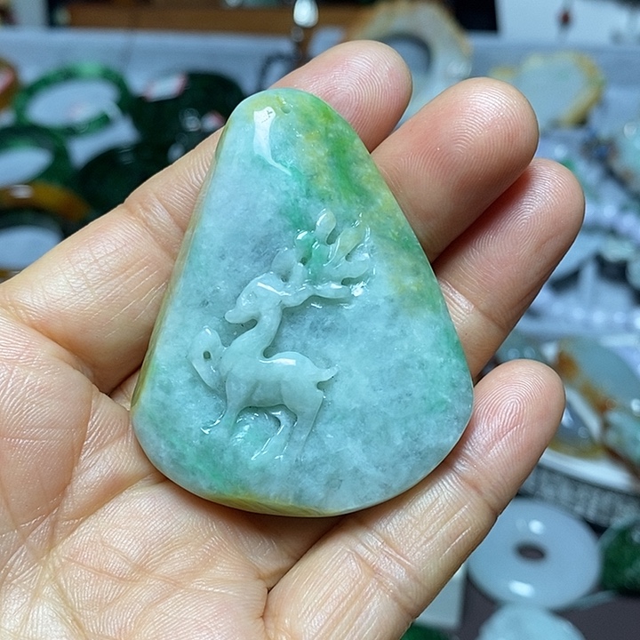 翡翠未镶嵌吊坠(赠链)