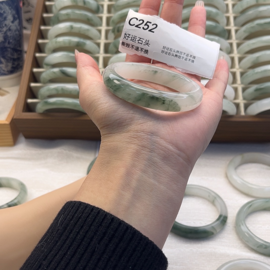 石英质玉（天山翠）未镶嵌手镯252