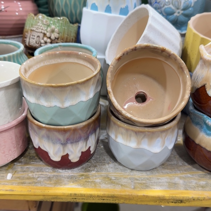 凑9块包邮，有孔，陶瓷花盆