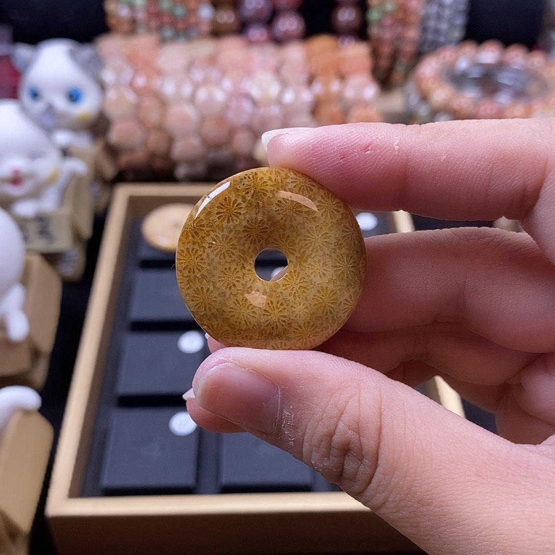 未镶嵌平安扣 配顶珠和绳子硅化珊瑚（珊瑚玉）3