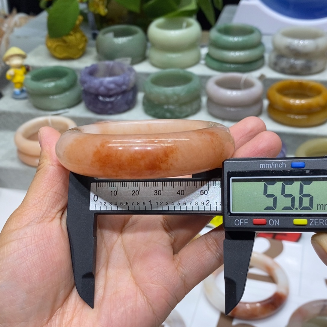 石英岩玉未镶嵌手镯