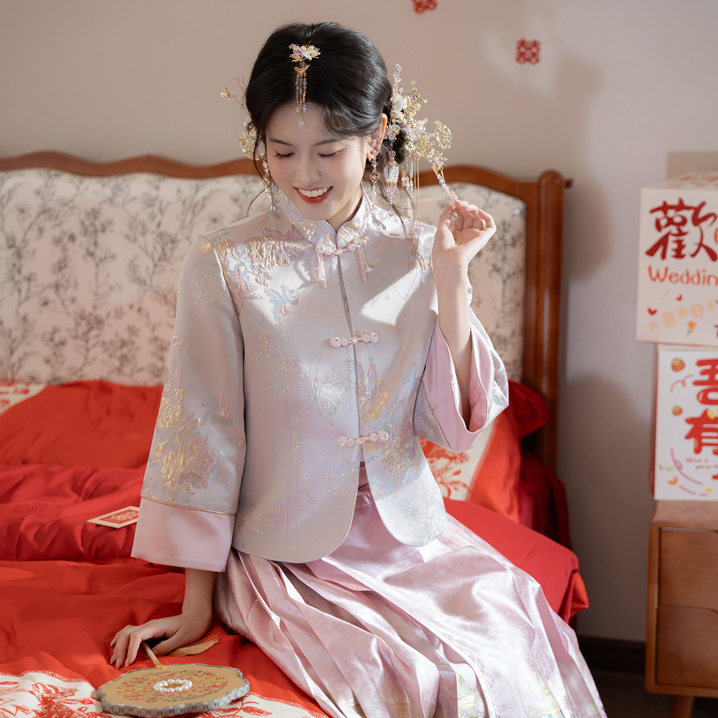 卿如故原创汉服改良新中式国风立领短衫粉色马面裙定婚礼服敬酒服