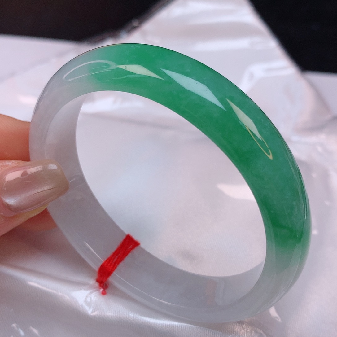 【闪购商品】翡翠手镯未镶嵌53+贵妃手镯