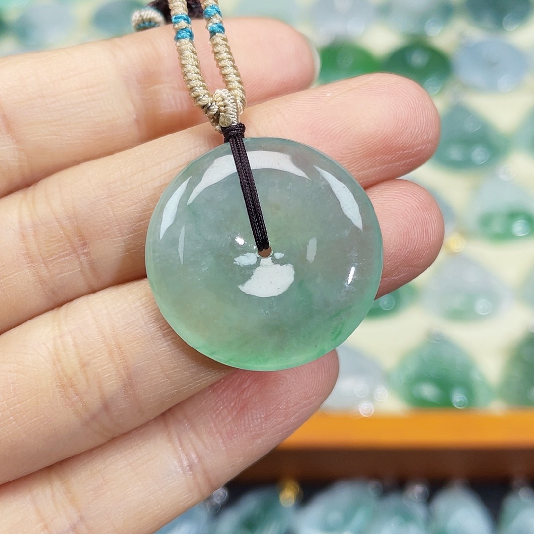 翡翠颈饰未镶嵌吊坠