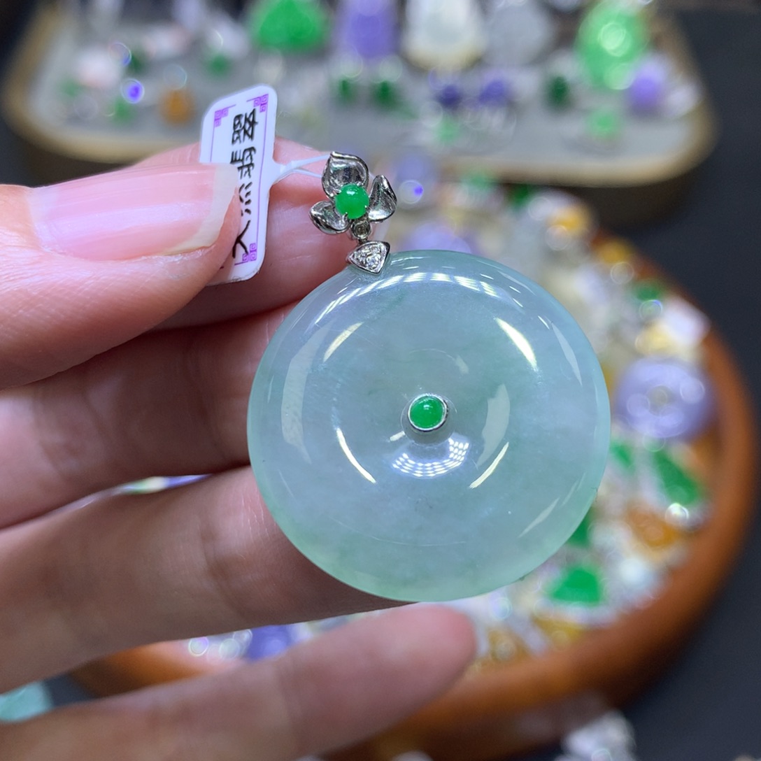 翡翠颈饰18K金镶嵌翡翠吊坠项链