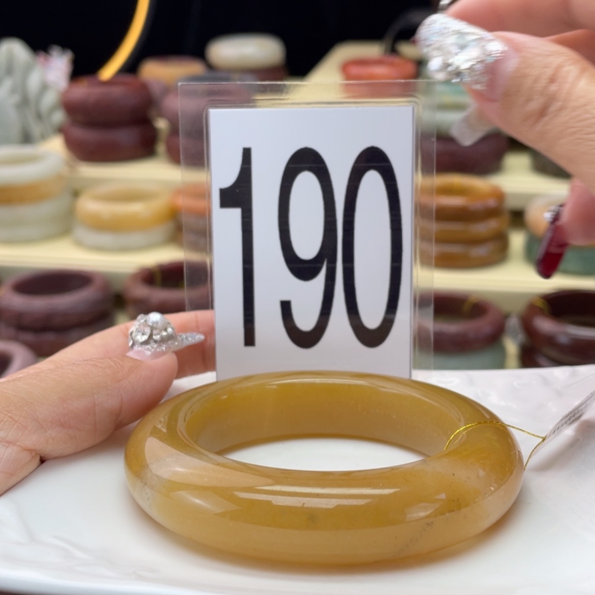 【闪购商品】石英质玉手镯未镶嵌