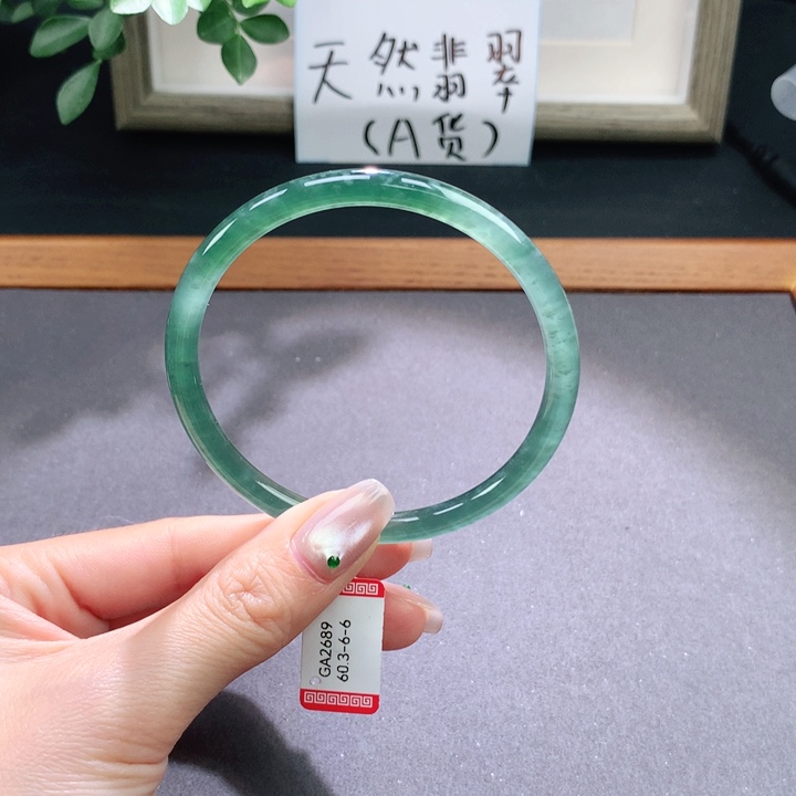 翡翠手镯未镶嵌天然翡翠手镯