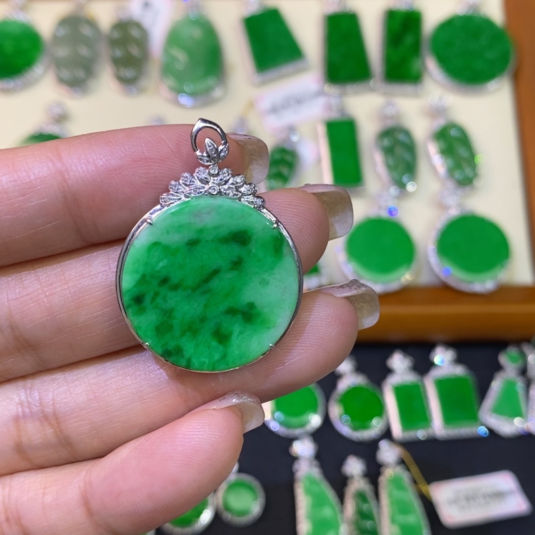 翡翠吊坠(不含链)18K金镶嵌吊坠