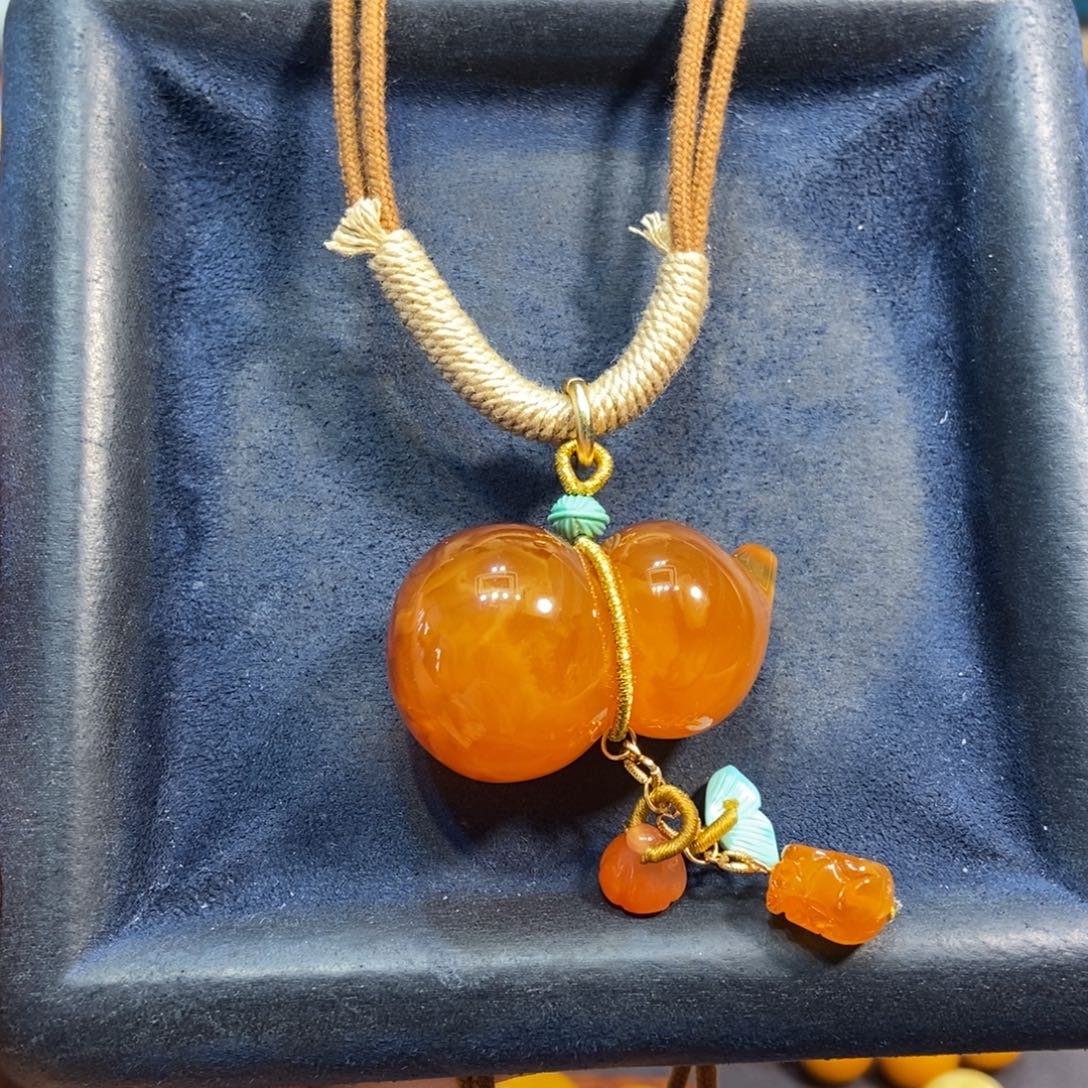 琥珀颈饰未镶嵌蜜蜡