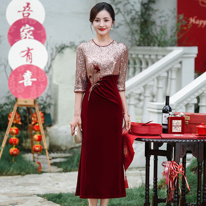 婚宴高端珠片拼接丝绒礼服裙女秋季新款喜婆婆敬酒迎宾连衣裙